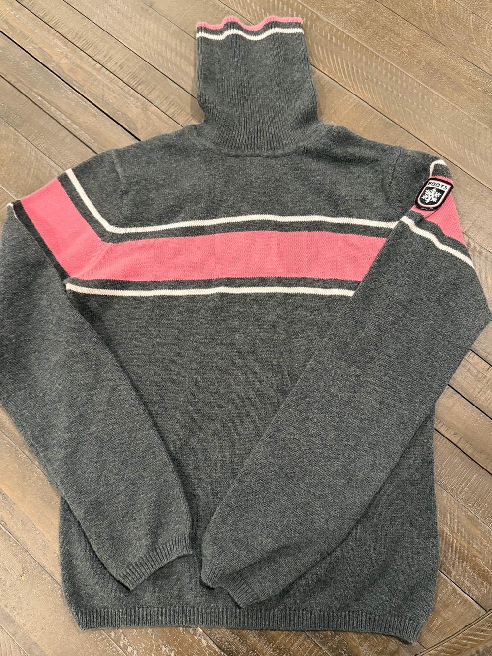 Vintage Y2K Roots Women’s Turtleneck Ski Sweater – Grey & Pink  - Size Small